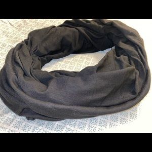 H&M Black Infinitu Scarf 🧣 🌸🧣